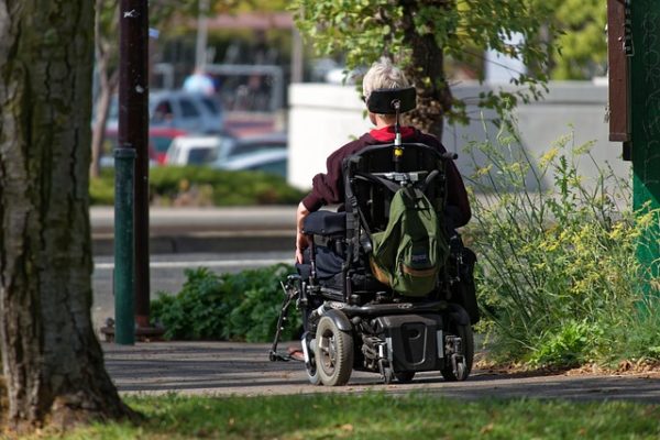 Elektrické invalidní vozíky přináší větší samostatnost