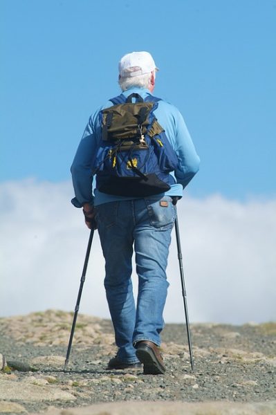 Nordic walking: Jak správně chodit s holemi?
